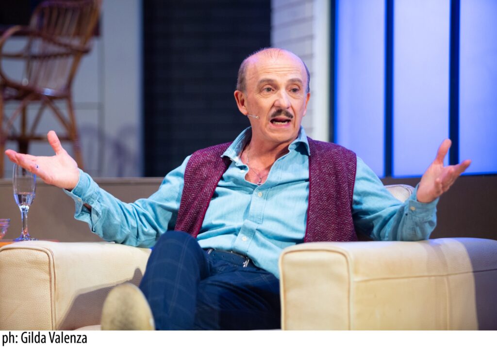 Teatro Quirino. L’erba del vicino è sempre più verde” di e con Carlo Buccirossso 26 dicembre 8 Gennaio 2023