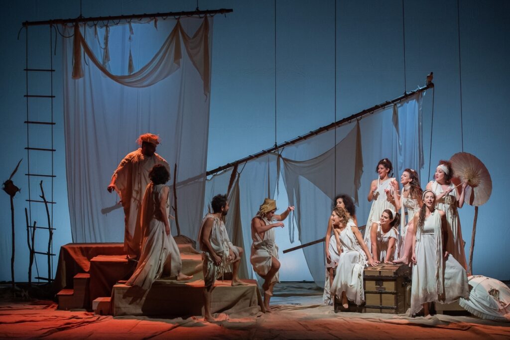 Teatro della Pergola di Firenze. “La Colonia”, il testo di Marivaux in prima assoluta italiana secondo Beppe Navello