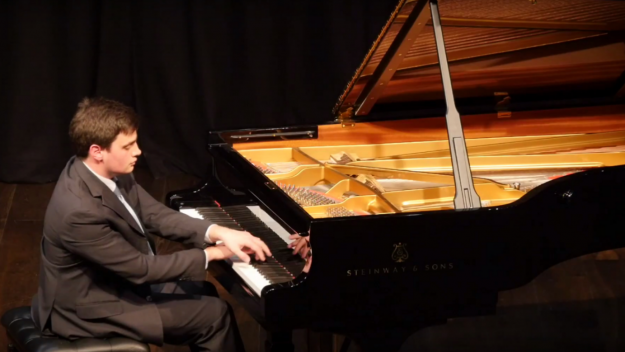 Sala Umberto. Domenica classica: 26 febbraio ore 11. 00 Giordano Ferla al pianoforte