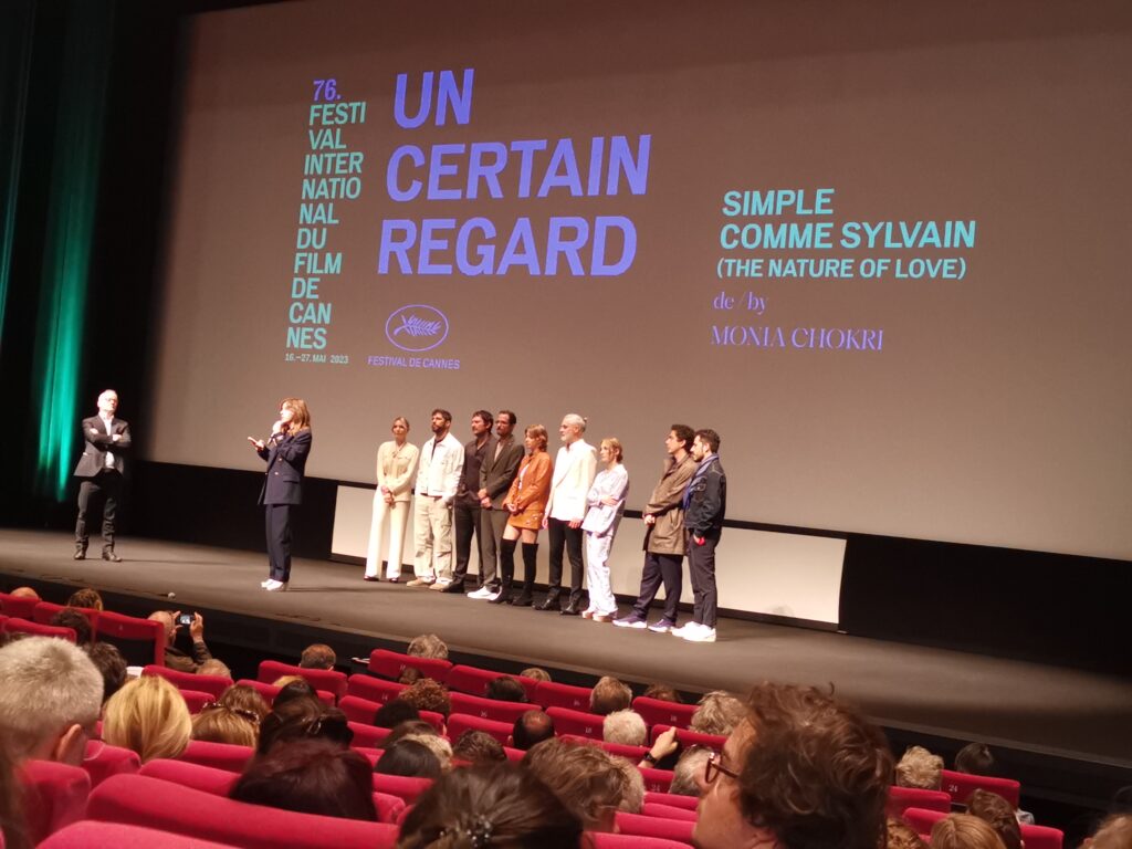 Cannes 76. “Simple comme Sylvain”: lei docente, lui falegname, possono essere coppia?