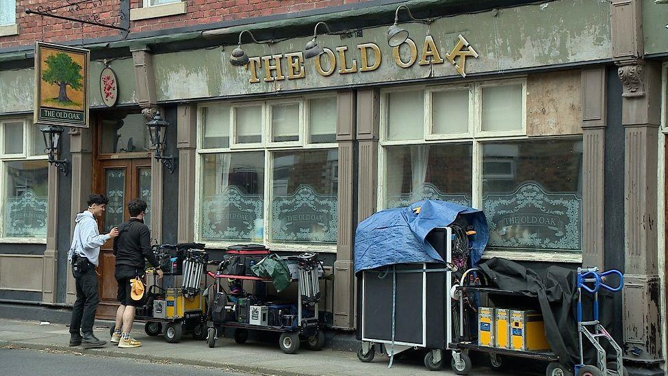 Cannes 76. “The old oak” di Ken Loach: muri psicologici e speranza