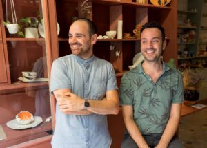 L’impegno socio-politico attraverso la familiarità della ceramica. Intervista a ÙTOL