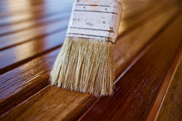 Vernice per legno senza scartavetrare: cos’è e perché è utile