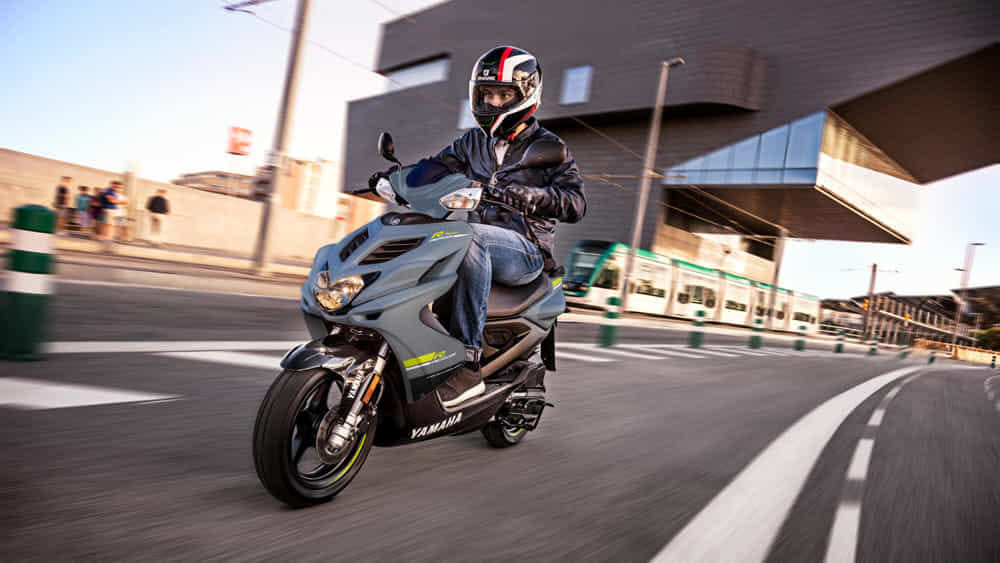 Scooter 50: regole e differenze con le altre cilindrate di moto