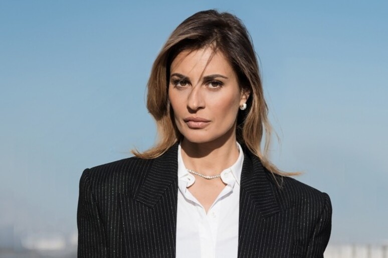 Venezia 81. L’attrice Sveva Alviti condurrà le serate di apertura e chiusura