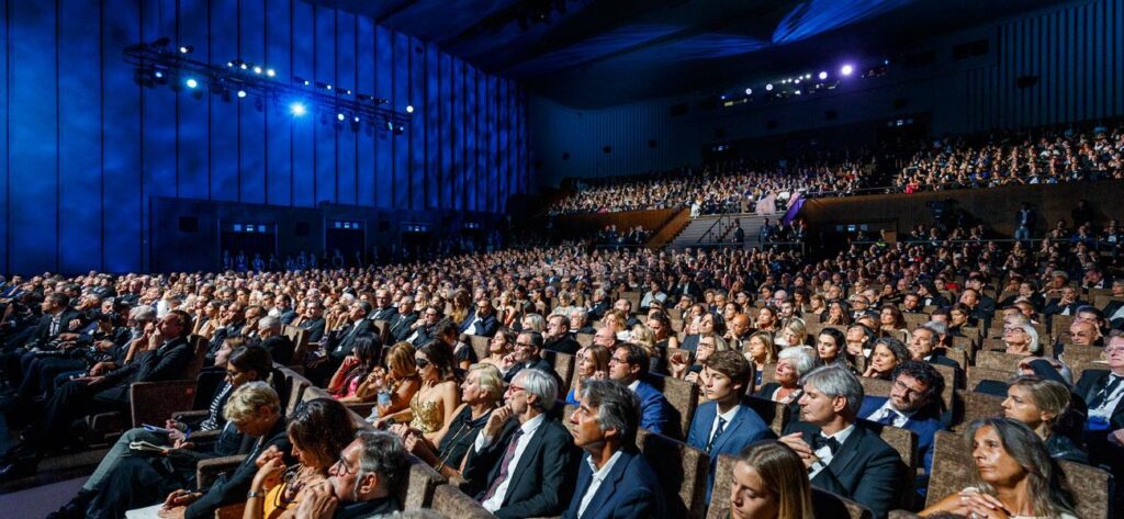 Venezia 81.  Exploit di presenze al sesto giorno di Mostra