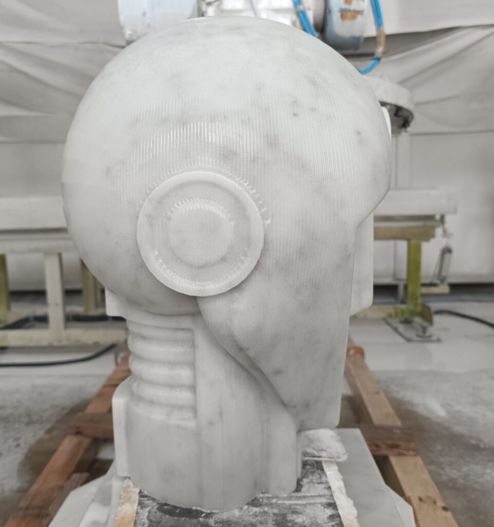 Palaexpo di Verona. “Robot Primitivo” di Marcondiro scolpito dall’ A.I. 