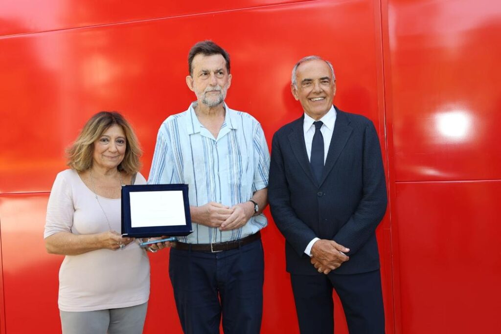 Venezia 81. Il premio Pietro Bianchi del SNGCI a Nanni Moretti