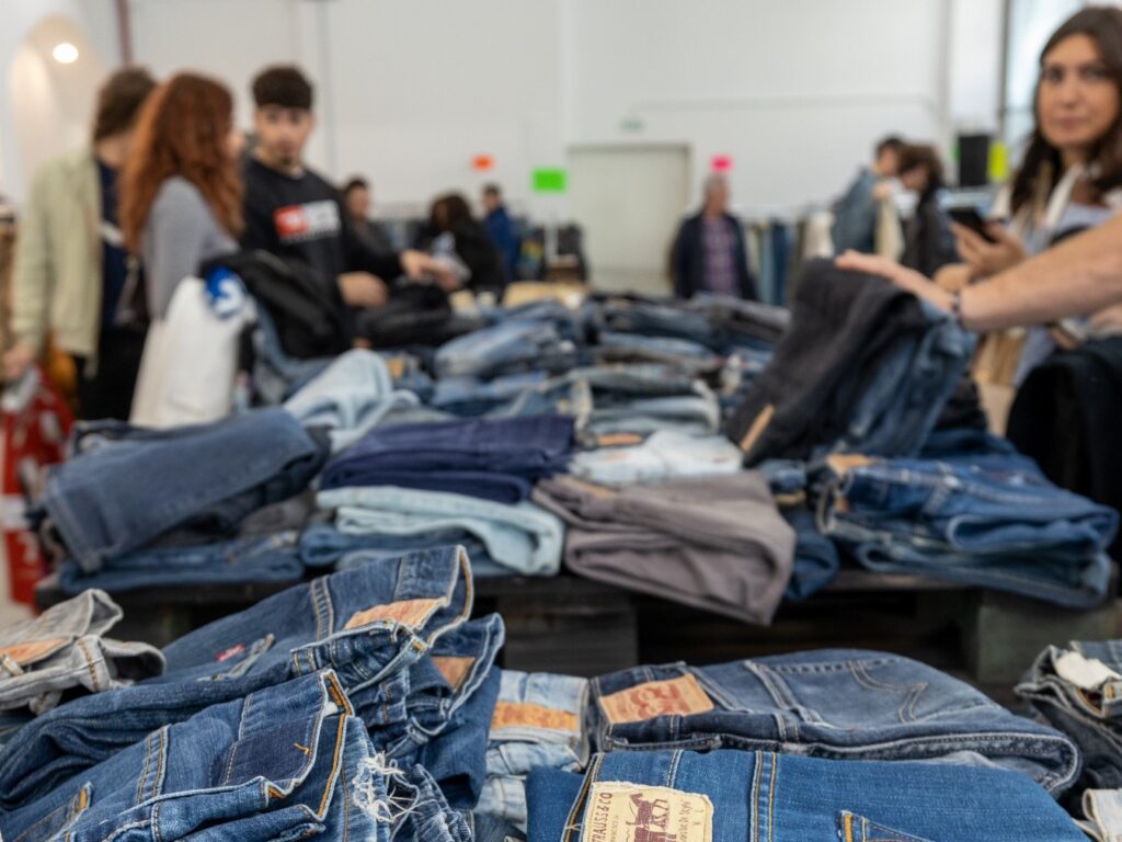 Torna Retrograde, il garage sale di East Market dedicato all’abbigliamento vintage