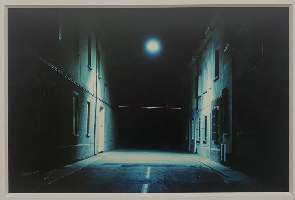 Luigi Ghirri a Reggio Emilia. La magia della luce e il mistero del buio in zone di passaggio