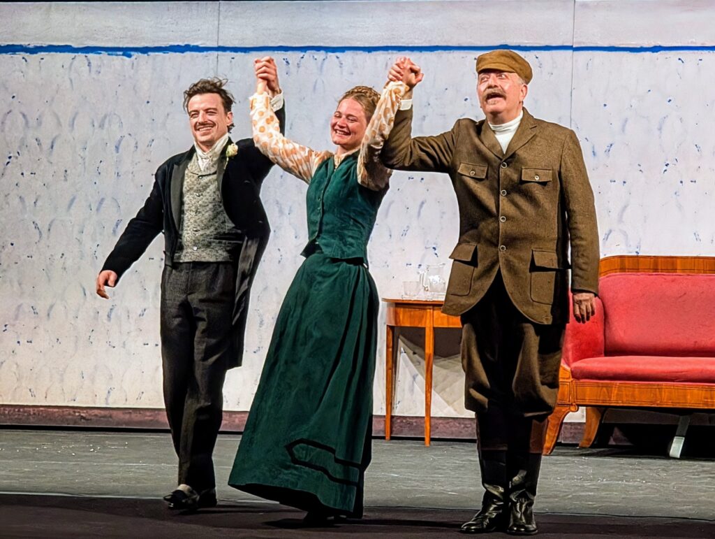 Teatro Quirino: Peter Stein incanta il pubblico con la verve tragicomica di Checov